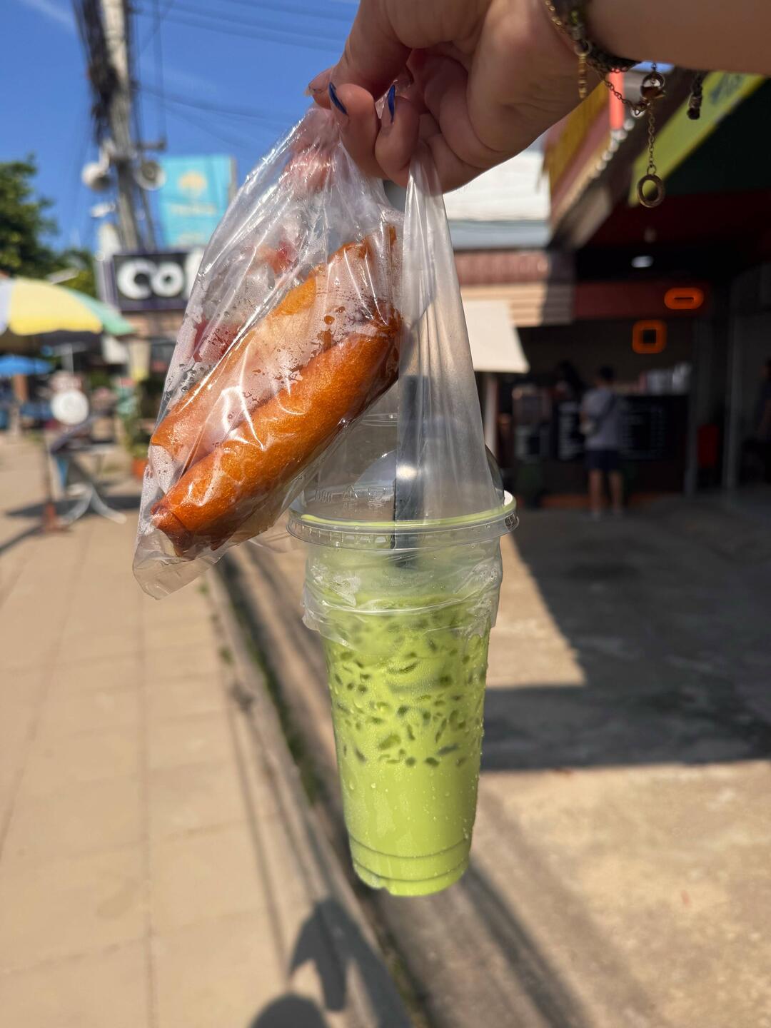 Thai Tea und Früehligsrolle zum Zmorge