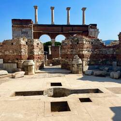 Taufbecken der Basilika