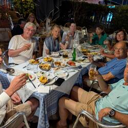 Abendessen mit dem Eigner, Freunden und der Crew