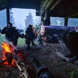 Das Feuer wurde unter das Vordach verlegt
