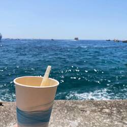 Kaffee mit Meeresblick