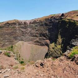 Blick in den Krater des Vesuv.