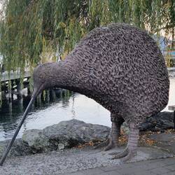 A kiwi sculpture by the waterfront