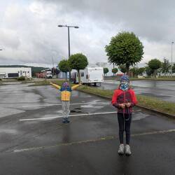 Mütze u Halstuch das erste Mal im Einsatz! Im Juni kurz vor Deutschland 🙈