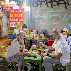 Und wieder Essen auf Kindermöbeln