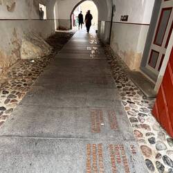 Passaggio di Santa Caterina : calpestio fatti storici