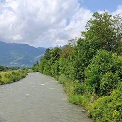 De Rhône is hier nog even onschuldig als pakweg de Dender.