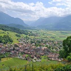 Daar beneden ligt mijn bestemming Ollon.