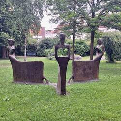 Bronze-Skulptur im Park