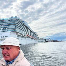 Cruise ship terminal