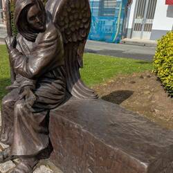 The "Wecoming Sculpture" by a noted Canadian artist near the Camino Frances route. Melide.