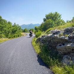 Noch mehr Sonne auf der ersten kurzen Abfahrt