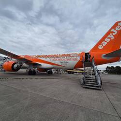 Mit dem Flugzeug geht's nach Glasgow
