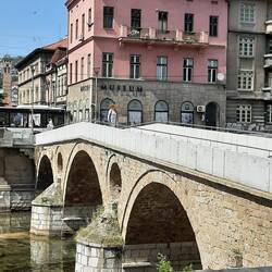 De Latijnse Brug, de plek waar Franz-Ferdinand vermoord werd in juni 1914. Begin 1e wereldoorlog.