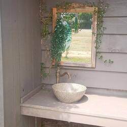 Schönes Waschbecken auf unserem Platz