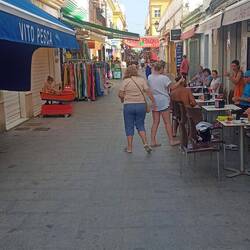 Innenstadt unerwartet nett für spanische Strand-Orte