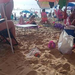 Ja, es ist abends noch voll, aber da hinten ist das Meer 😁