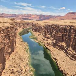 Ein paar Kilometer weiter zeigt der Colorado am Glen Canyon was er zu bieten hat