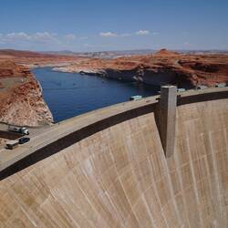 Der Glen Canyon Dam, der den Colorado aufstaut.