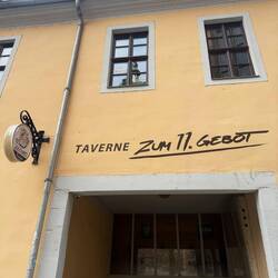 Freie Interpretation: "Du sollst viel trinken!"🍷🍺