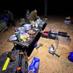 Und so sieht eine Küche/Buffett aus wenn 23 hungrige Menschen darüber hergefallen sind.