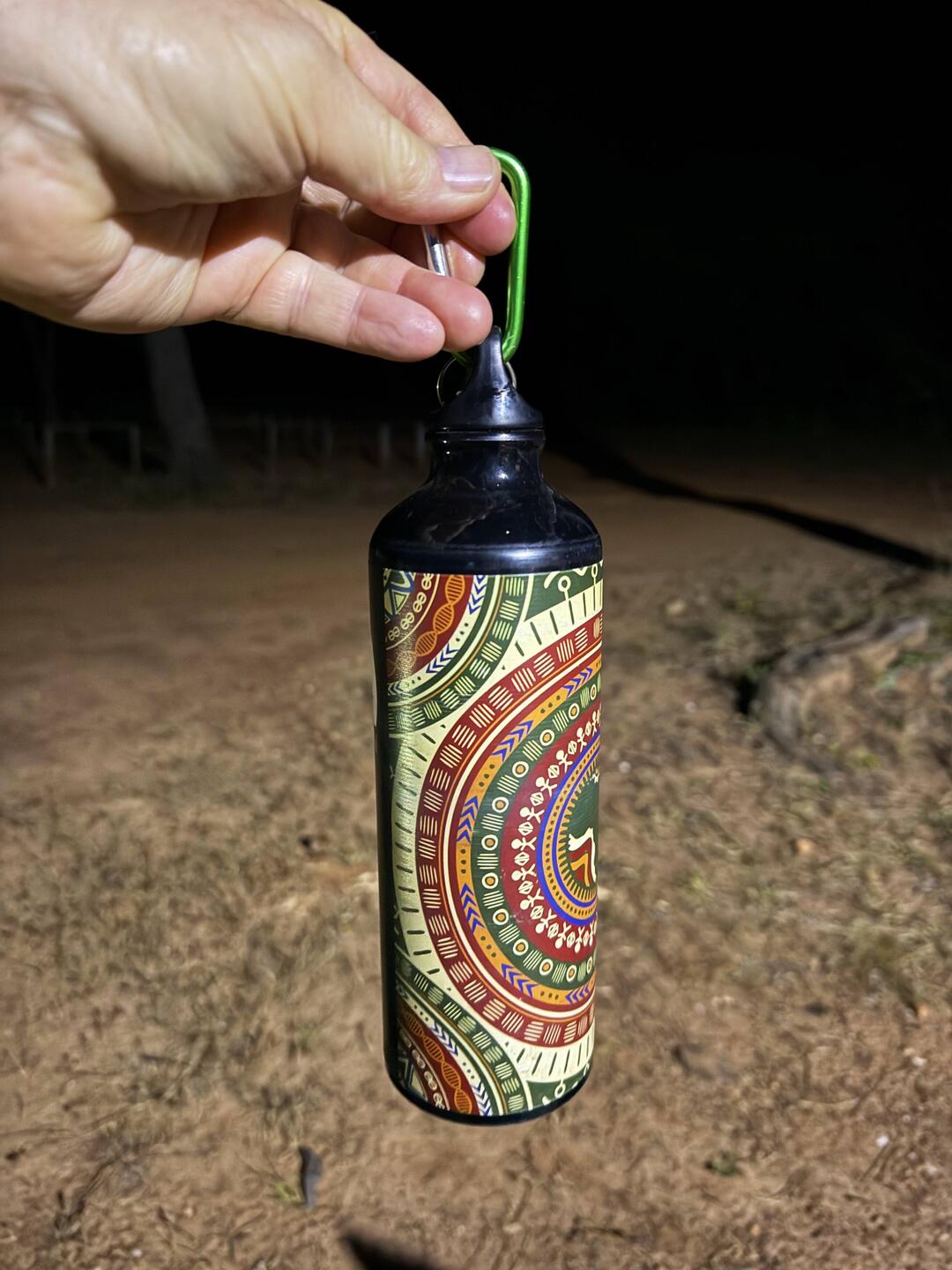 So sieht die Retterin meiner Nacht aus. Wohl geformt, anschmiegsam, heiß bis an den Rand und DICHT!