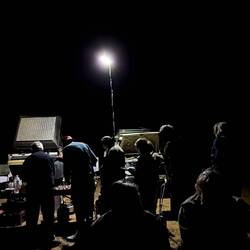 Es ist ca. 18.30 Uhr. Stockdunkel! Und wir beim "Run auf's Buffett".