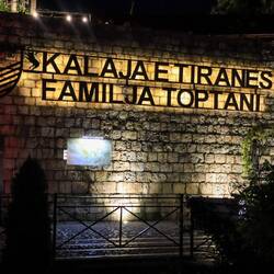 Bei Nacht wird die Stadt lebendig