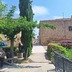 Looking back at Grañón...I nearly thought of staying here as it was getting hot!