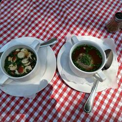 Ein sehr bescheidenes Süppchen heute Mittag, hat aber gereicht 🍜🍜