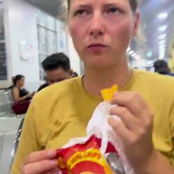 Meine gute Laune wurde verdaut 🫣 Am besten gefällt mir meine "Frisur". 🤣