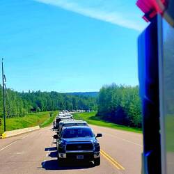 10 Std warten, da der Alaska Highway gesperrt war.