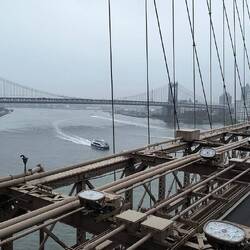 Manhattan Bridge is behind me