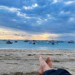 Attendre l'avion à 15mn à pieds de l'aéroport, à Bali, ça ressemble à ça ! 🤩