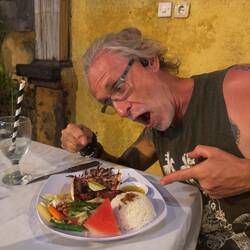 Parfois on fait des folies : ici un délicieux calamar fris hors de prix ! (4€ 😜)