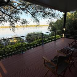 Der Sambesi! Die Mutter der Viktoria Fälle. Blick auf den Fluß von unserer Terrasse.