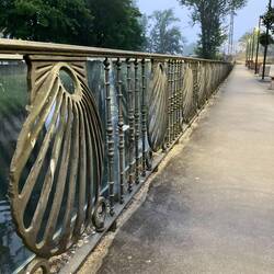 Sarria railing along the riverfront