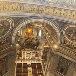 Blick von oben in die Kirche