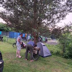 Schnelle Hilfe für 2 serbische Biker, man hilft sich gerne 😊