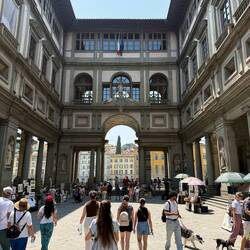 Heading to the Ponte Vecchio bridge
