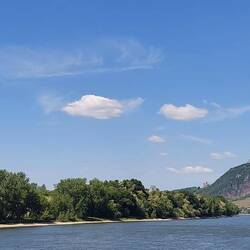 Berühmter Blick: Rolandsbogen, Inseln, Drachenfels und Wolkenburg.