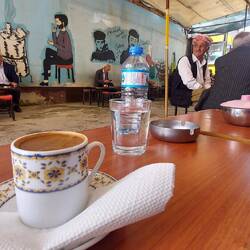Kaffee bei Devrim. Hier herrscht traditionelle Atmosphäre👍