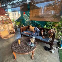 On adore se poser au rooftop de notre guesthouse, pour des moments paisibles