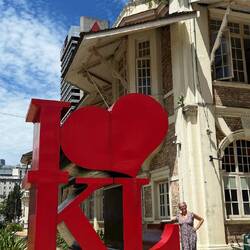 Monique adore marcher dans les capitales, Kuala Lumpur ne déroge pas à la règle