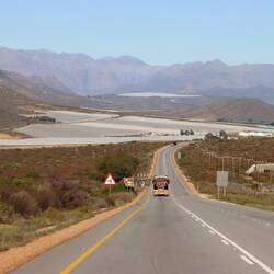 ...stehen hunderte Kilometer Wein