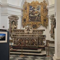 Chapel alter...no pic of the crypt, géant writes about taking a pic there!