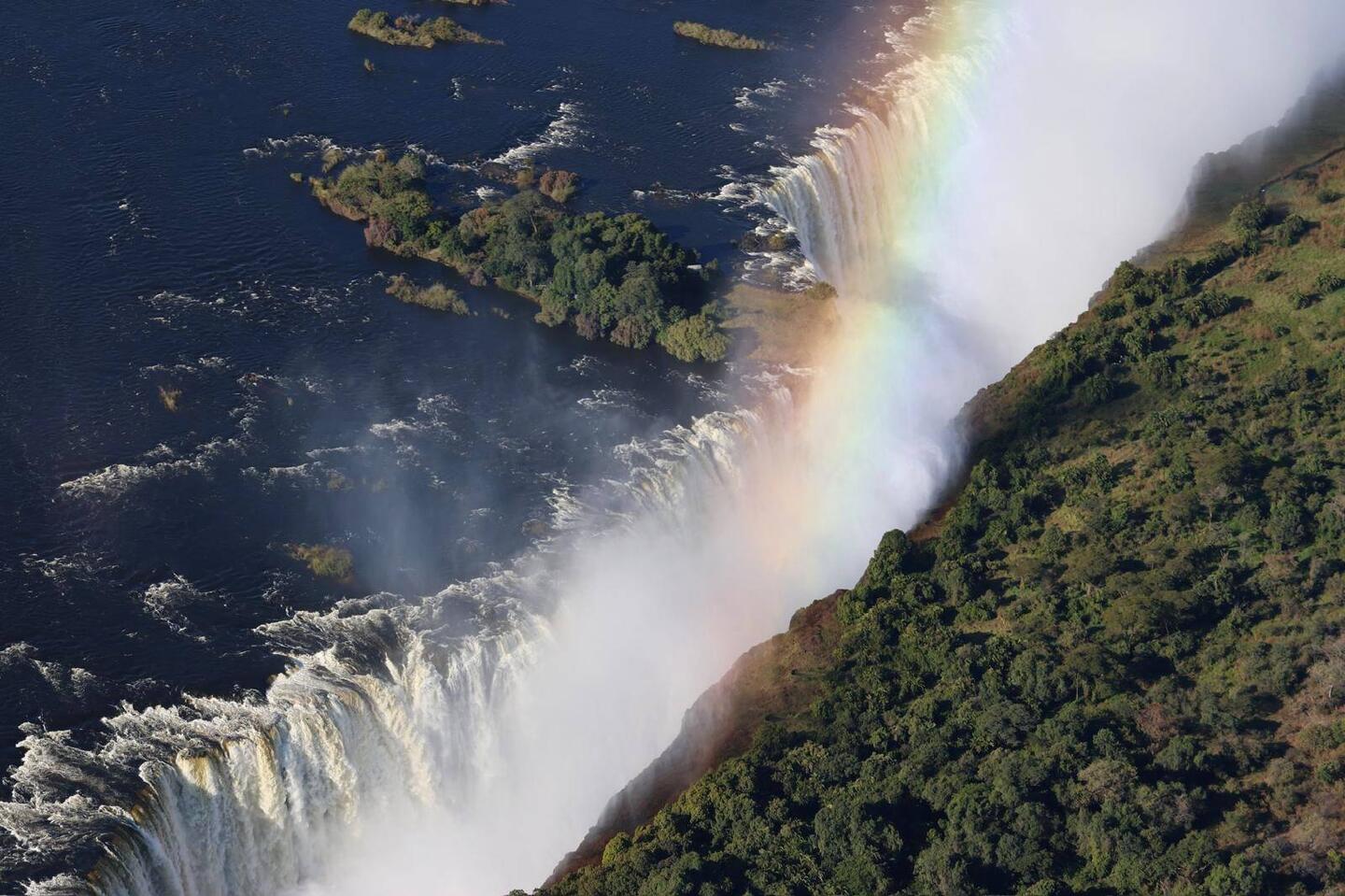 Auf alle Fälle die Fälle! Dieses fantastische Foto wurde von einem Teammitglied aus'm Heli gemacht.