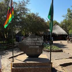 Heute war Grenzübertitt. Adieu Sambia. Welcome Zimbabwe!