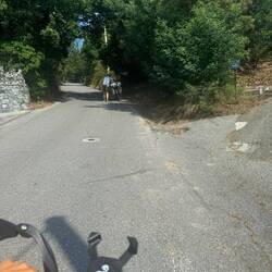 Wir hatten jeder 8 Liter Wasser im Gepäck aufgrund fehlender Einkaufsmöglichkeiten.