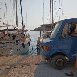 In Agios Nikolaos treffen wir Babies Segellehrerin Hildegard (Pink⛵Pearl)+ erstmalige Betankung